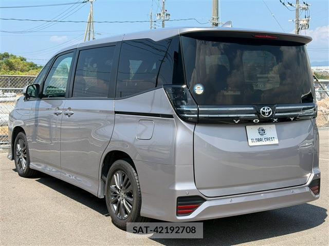 Toyota VOXY 2023-07 8726563-7
