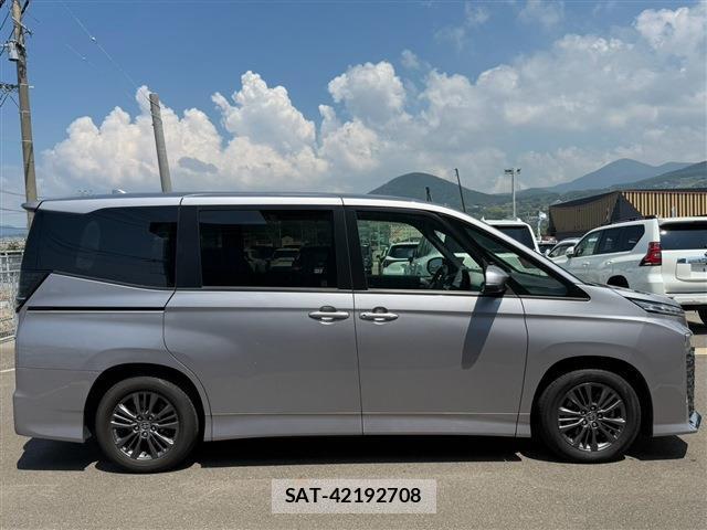 Toyota VOXY 2023-07 8726563-9