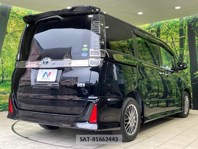 Toyota VOXY 2018-01 8726724-16