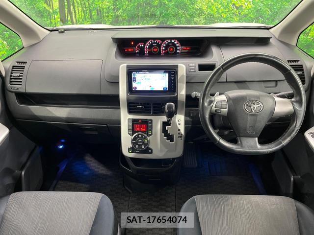 Toyota VOXY 2010-08 8726737-1