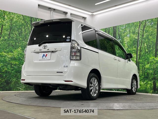 Toyota VOXY 2010-08 8726737-16