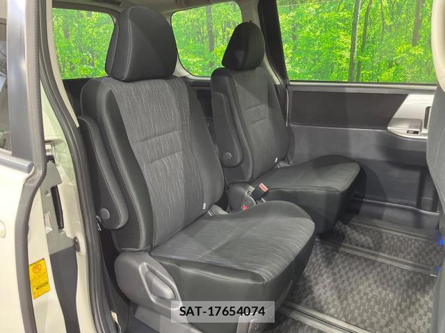 Toyota VOXY 2010-08 8726737-7