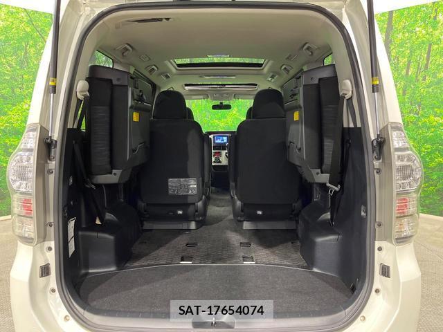 Toyota VOXY 2010-08 8726737-9
