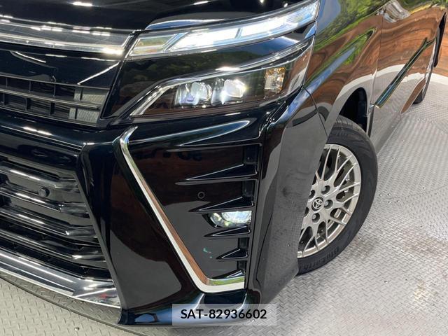 Toyota VOXY 2021-07 8726756-13