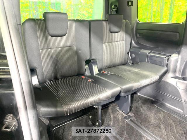Toyota VOXY 2019-02 8726938-9