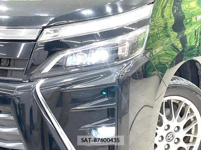Toyota VOXY 2018-03 8726939-13