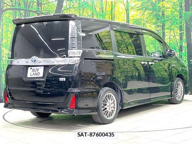 Toyota VOXY 2018-03 8726939-17