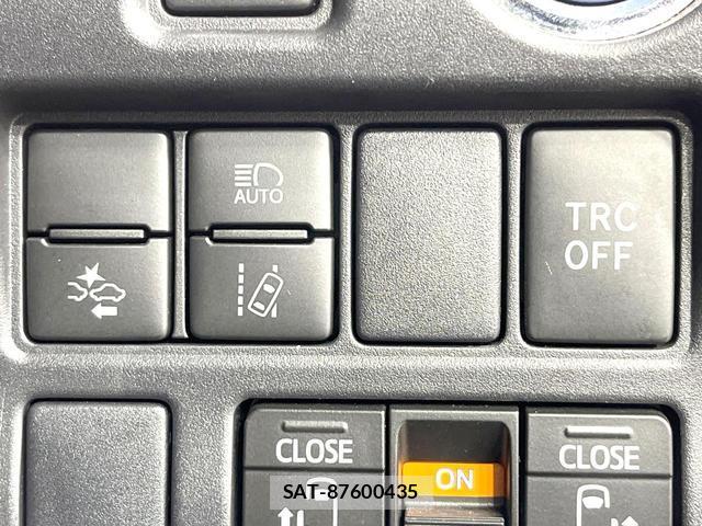 Toyota VOXY 2018-03 8726939-6