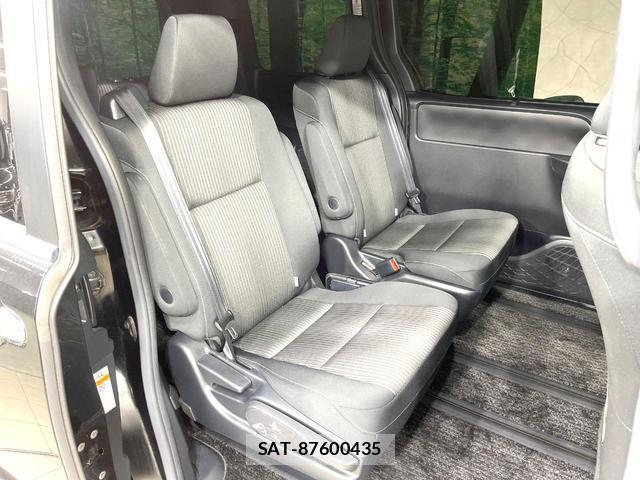 Toyota VOXY 2018-03 8726939-9