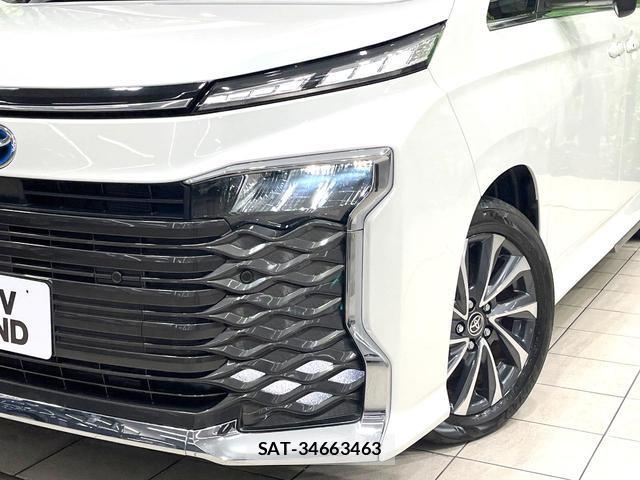 Toyota VOXY 2023-10 8726941-13