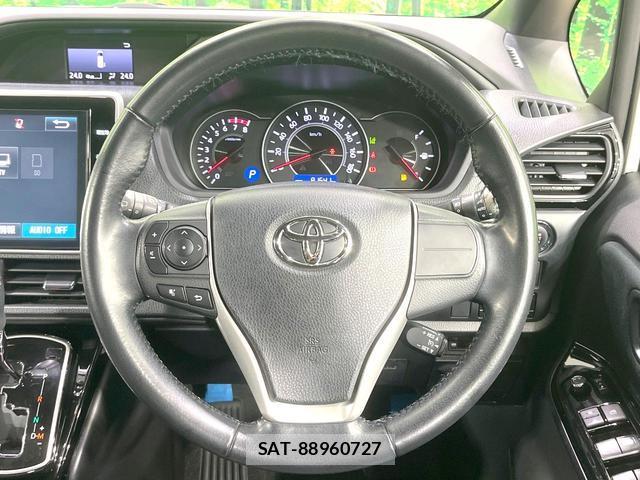 Toyota VOXY 2017-11 8726950-10