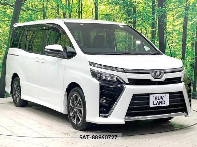 Toyota VOXY 2017-11 8726950-11