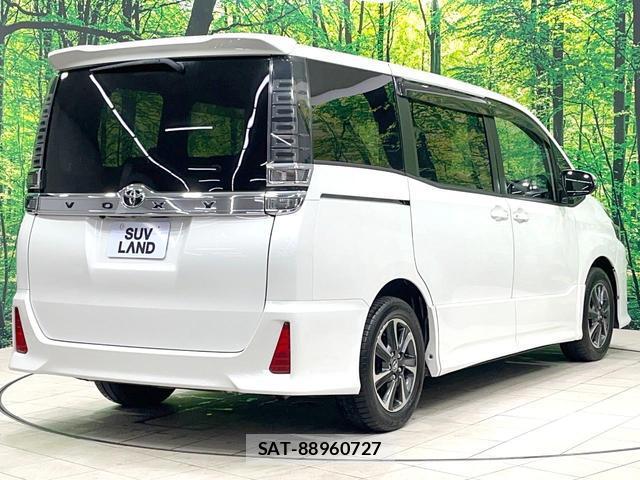 Toyota VOXY 2017-11 8726950-12