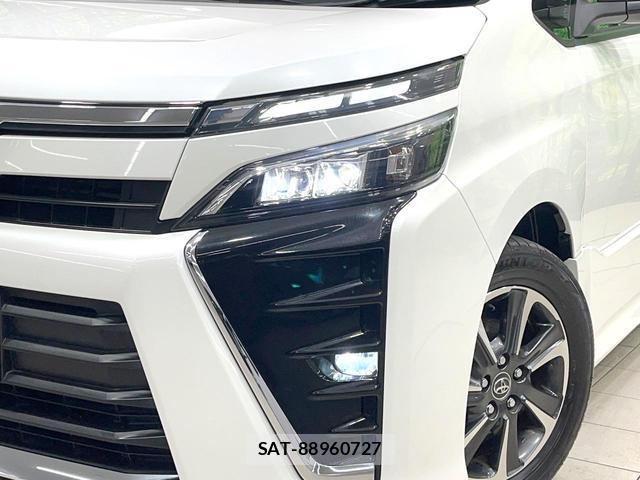 Toyota VOXY 2017-11 8726950-15