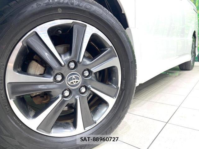 Toyota VOXY 2017-11 8726950-16