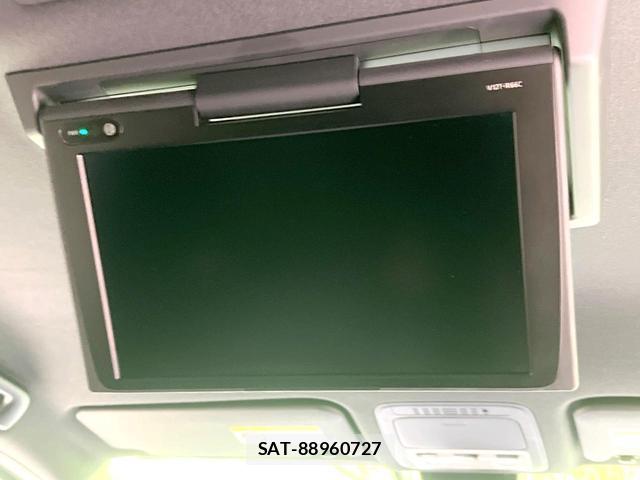 Toyota VOXY 2017-11 8726950-2