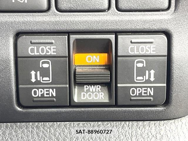 Toyota VOXY 2017-11 8726950-5