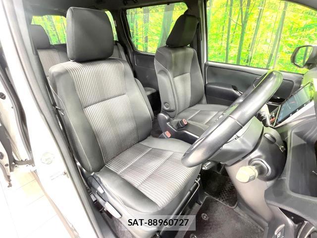 Toyota VOXY 2017-11 8726950-7