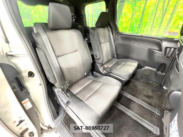 Toyota VOXY 2017-11 8726950-8