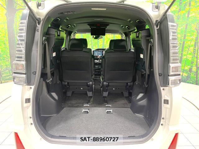Toyota VOXY 2017-11 8726950-9