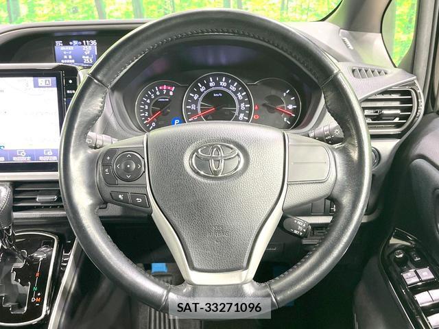 Toyota VOXY 2018-10 8726962-10