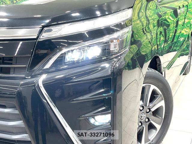 Toyota VOXY 2018-10 8726962-11