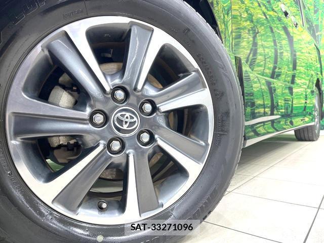 Toyota VOXY 2018-10 8726962-12