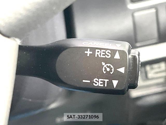 Toyota VOXY 2018-10 8726962-6