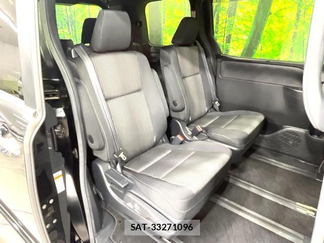 Toyota VOXY 2018-10 8726962-8