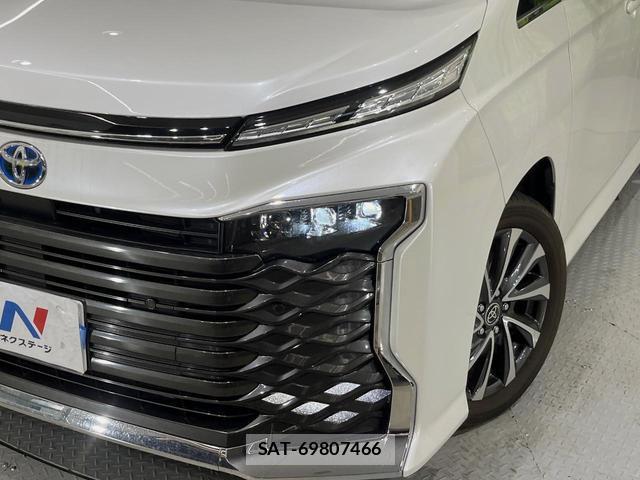 Toyota VOXY 2023-06 8726982-11