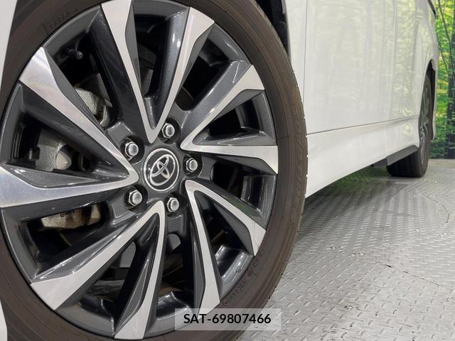 Toyota VOXY 2023-06 8726982-12