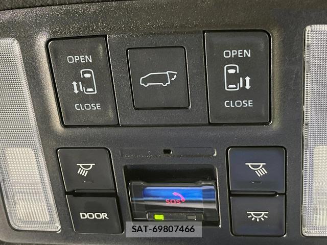 Toyota VOXY 2023-06 8726982-5