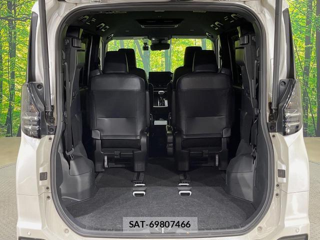 Toyota VOXY 2023-06 8726982-9