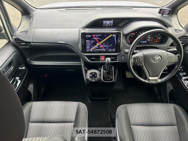 Toyota VOXY 2017-09 8727026-1