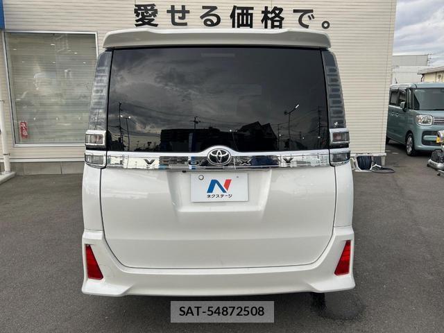 Toyota VOXY 2017-09 8727026-14