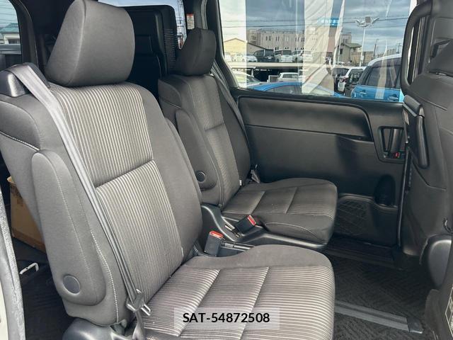 Toyota VOXY 2017-09 8727026-8