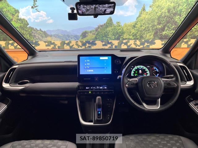 Toyota VOXY 2022-06 8727037-1