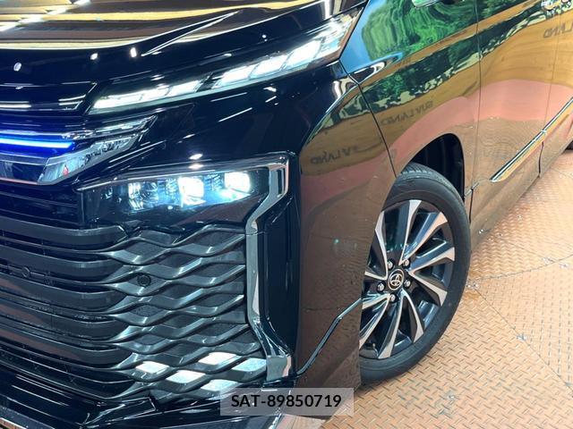 Toyota VOXY 2022-06 8727037-13