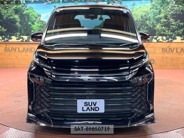 Toyota VOXY 2022-06 8727037-15