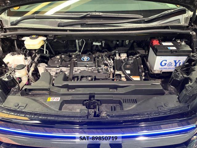 Toyota VOXY 2022-06 8727037-17