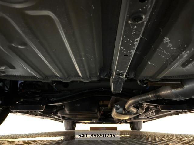 Toyota VOXY 2022-06 8727037-18