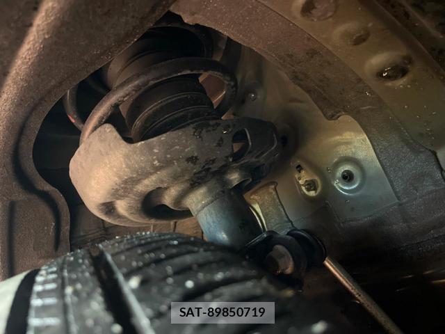 Toyota VOXY 2022-06 8727037-19