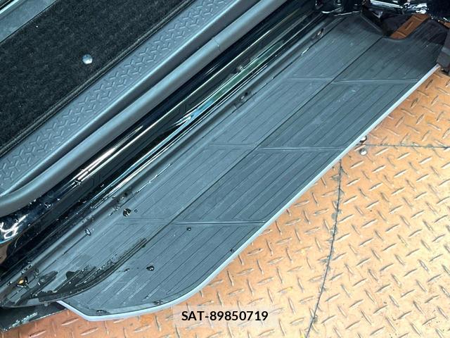 Toyota VOXY 2022-06 8727037-3