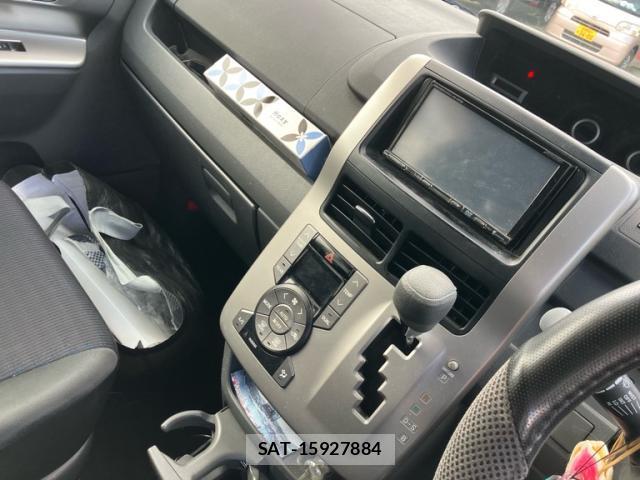 Toyota VOXY 2009-11 8727270-16