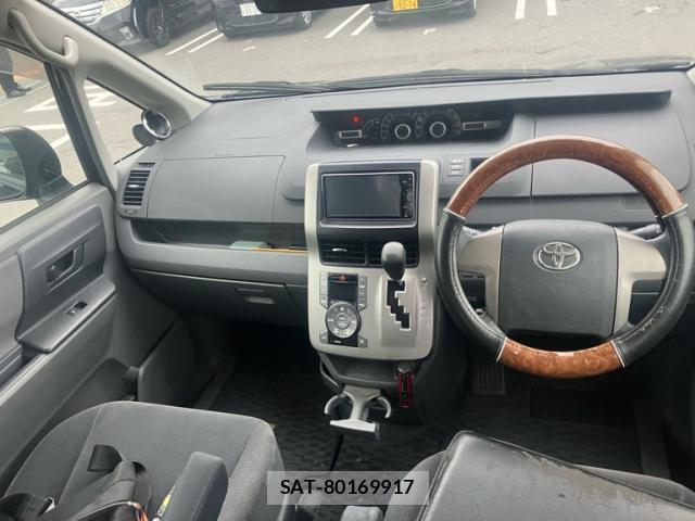 Toyota VOXY 2009-10 8727272-14