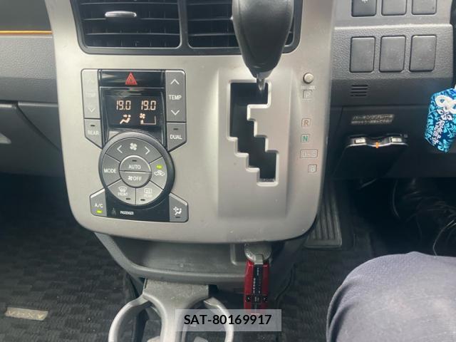 Toyota VOXY 2009-10 8727272-16