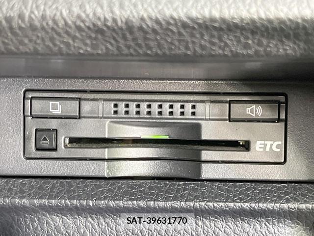 Toyota VOXY 2014-09 8727586-6