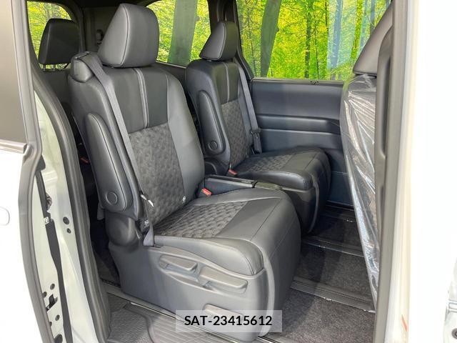 Toyota VOXY 2026-05 8727627-8