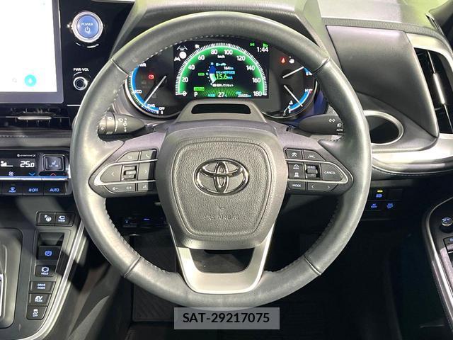 Toyota VOXY 2023-08 8727647-10