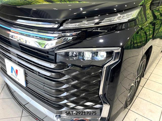 Toyota VOXY 2023-08 8727647-11